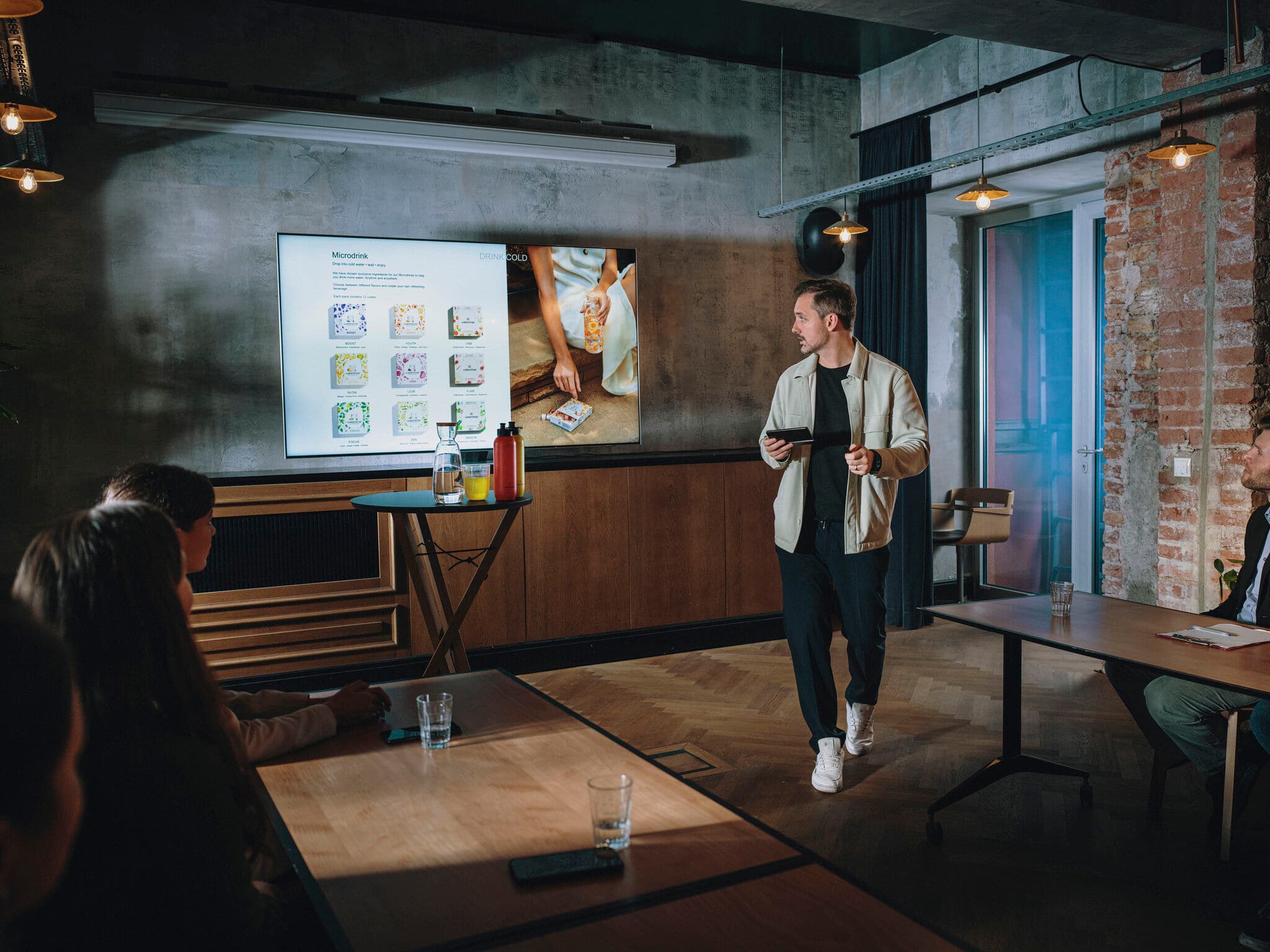 Henry Murray präsentiert waterdrop